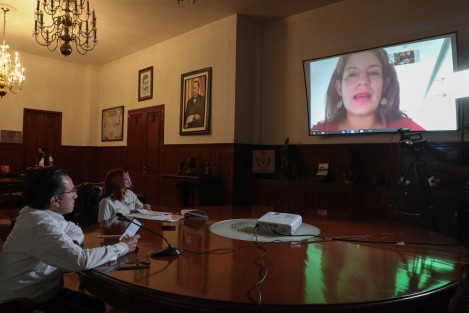 Durante la Primera Sesión Extraordinaria del Consejo Veracruzano de la Agenda 2030 para el Desarrollo Sostenible, el gobernador Cuitláhuac García Jiménez puntualizó que la actual administración dirige sus esfuerzos hacia el combate a la desigualdad, construcción de una sociedad pacífica, justa e inclusiva; así como la protección de los derechos humanos y promoción de la igualdad de género. 