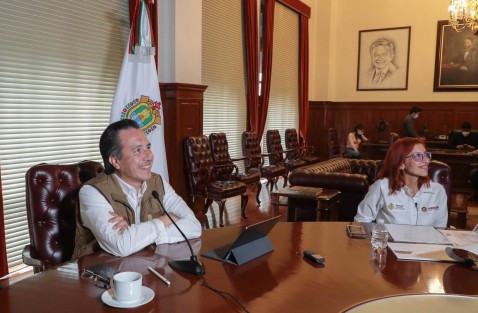 Durante la Primera Sesión Extraordinaria del Consejo Veracruzano de la Agenda 2030 para el Desarrollo Sostenible, el gobernador Cuitláhuac García Jiménez puntualizó que la actual administración dirige sus esfuerzos hacia el combate a la desigualdad, construcción de una sociedad pacífica, justa e inclusiva; así como la protección de los derechos humanos y promoción de la igualdad de género. 
