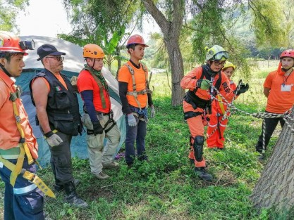 Con el objetivo de fortalecer la profesionalización en materia de búsqueda, rescate, atención pre hospitalaria en áreas agrestes, además de la prevención y control del fuego, Protección Civil Teocelo participó en el Primer Encuentro Estatal de Capacitación, coordinado por el  Escuadrón Nacional de Rescate en el Municipio de Actopan, Veracruz.  