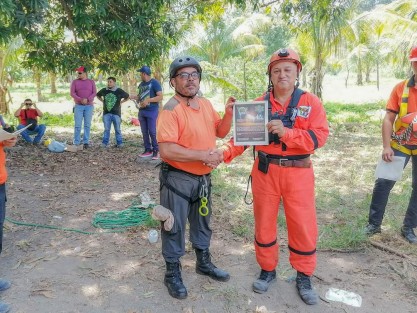 Con el objetivo de fortalecer la profesionalización en materia de búsqueda, rescate, atención pre hospitalaria en áreas agrestes, además de la prevención y control del fuego, Protección Civil Teocelo participó en el Primer Encuentro Estatal de Capacitación, coordinado por el  Escuadrón Nacional de Rescate en el Municipio de Actopan, Veracruz.  