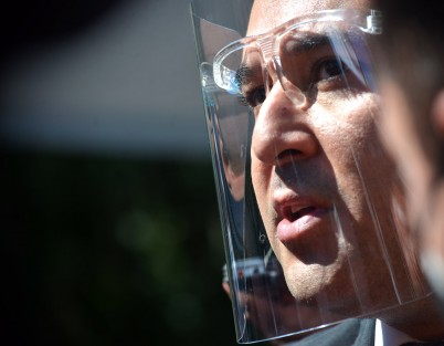 José Luis Lima Franco, titular de la Secretaría de Finanzas, encabezó la Guardia de Honor ante el monumento a Miguel Hidalgo.   