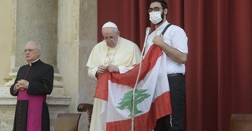 Al finalizar la Audiencia general, Papa Francisco invitó a vivir un día universal de oración y ayuno por el Líbano, el próximo viernes 4 de septiembre. <em>El Líbano es un mensaje de libertad, un ejemplo de pluralismo tanto para el Este como para el Oeste</em> expresó el Pontífice.