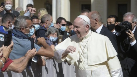 Este miércoles 2 de septiembre, después de casi seis meses, el Pontífice se reunió con varios cientos de fieles en el patio de san Dámaso. El tema central de la catequesis fue la solidaridad, de la que afirmó, es una cuestión de justicia.