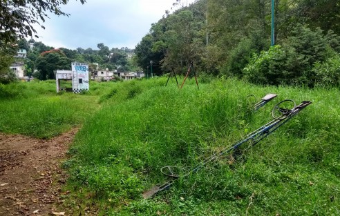 Los juegos infantiles, así como un módulo de seguridad que había en lugar, están completamente en el abandono desde hace mucho tiempo.  Los vecinos del lugar sólo esperan que no pase una desgracia para que las autoridades municipales hagan algo por recuperar este parque que tantas alegrías brindó en algún tiempo. 