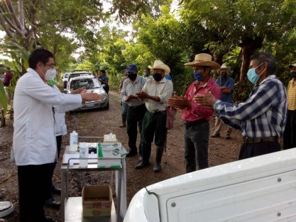 La Jurisdicción X de San Andrés Tuxtla impartió pláticas de saneamiento básico, distribuyó material informativo, alcohol en gel y jabón líquido.