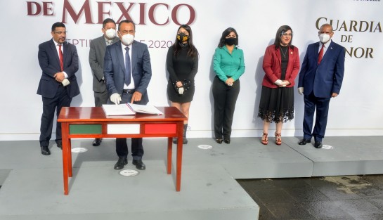 Diputados locales encabezados por el presidente del Congreso del Estado, Rubén Ríos Uribe,, montaron la Guardia de Honor ante el monumento a Miguel Hidalgo en Los Berros.