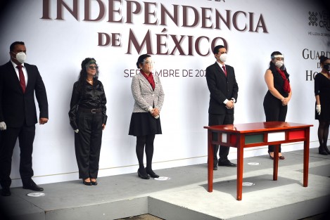 María del Rocío Pérez Pérez, secretaria de Medio Ambiente y colaboradores de dicha secretaria, hicieron guardia de honor en Los Berros.