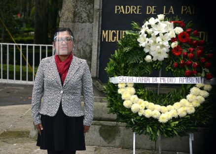 María del Rocío Pérez Pérez, secretaria de Medio Ambiente y colaboradores de dicha secretaria hicieron guardia de honor en Los Berros. 