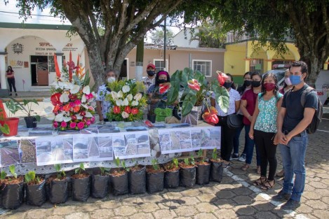 Se anunció que junto con el Colegio de Notarios han comenzado gestiones con el fin de integrar las sociedades cooperativas y así las familias del medio rural puedan acceder a diversos paquetes de financiamiento.