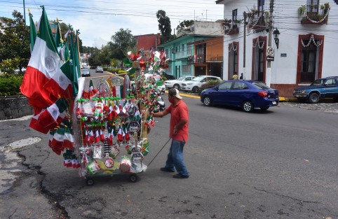 Poca demanda ha tenido la venta de banderas para dar el grito de libertad en el encierro.  