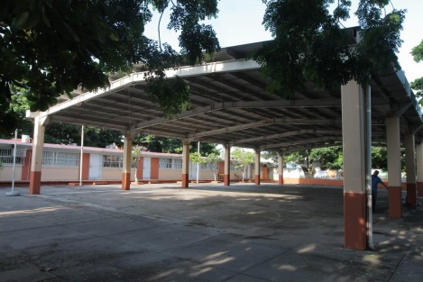 El titular de la Secretaría de Educación de Veracruz (SEV), Zenyazen Escobar García, informó de la rehabilitación en la primaria <em>Antonio Caso</em> de la colonia Buenavista Infonavit, donde fueron intervenidos edificios y sanitarios por un millón 442 mil 306 pesos, en beneficio de 476 alumnos (as). 