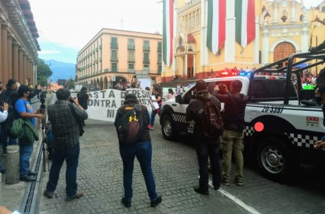 Trabajadores de los medios se manifestaron en la ciudad  de Xalapa. Exigieron justicia para el periodista Julio Valdivia, asesinado el día de ayer en el municipio de Tezonapa, Veracruz. 