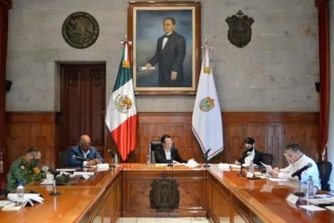 En la Coordinación Estatal para la Construcción de la Paz, la FGE reportó que los avances respecto al homicidio del corresponsal de un medio en Tezonapa fortalecen una sola línea de investigación; el compromiso será de dar con todos los responsables. Por otro lado, se felicitó a las corporaciones y la FGE por haber logrado la vinculación del presunto responsable del asesinato del Dip. Juan Carlos Molina
