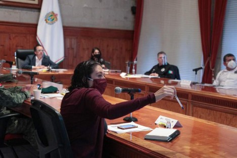 El día de hoy revisamos el operativo del día del Grito de Independencia (virtual). En virtud del semáforo rojo en Xalapa, no habrá acceso al centro de la ciudad; se hará una transmisión en vivo por RTV y redes de la histórica arenga y las campanadas; posteriormente y desde sus azoteas la gente podrá ver el “juego de luces en el cielo” que desde cuatro puntos de la ciudad se realizará al finalizar la ceremonia oficial.