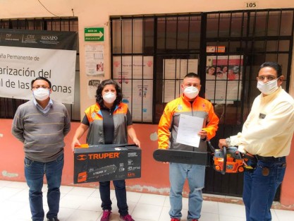 Gracias a la generosidad de empresas comprometidas con la sociedad Teocelana y a la gestión de la Dirección de Protección Civil, la empresa SoniGas tuvo a bien donar una moto-sierra a Protección Civil Teocelo, a quien se reconoció la importante labor en favor de la población en estos días donde las emergencias climatológicas, caída de árboles  y deslaves se presentan con mayor frecuencia. Con la Presencia de la Síndica Municipal Zayra del Carmen Martínez Andrade, el Director de PC Teocelo, Sergio Sánchez Calte agradeció a los directivos de la empresa gasera por ser una empresa responsable con la sociedad y por  coadyuvar con la población. 

