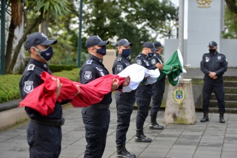 El Gobernador Cuitláhuac García Jiménez presidió la ceremonia de izamiento de Xalapa, con lo que se dio inicio a los festejos por el 210 aniversario del inicio  de la Guerra de Independencia. La breve ceremonia sólo fue acompañada por algunos funcionarios. 