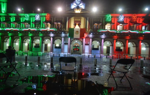 En medio de estrictas medidas de seguridad e higiene, el gobernador de Veracruz, Cuitláhuac García Jiménez, encabezó la ceremonia del Grito de Independencia en el Palacio de Gobierno. Debido al confinamiento se realizó sin público ni artistas, como era tradición, y sólo pudo ser apreciado por señal de televisión y transmisión vía internet.
