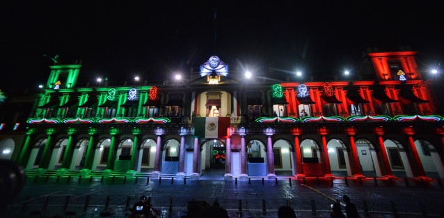En medio de estrictas medidas de seguridad e higiene, el gobernador de Veracruz, Cuitláhuac García Jiménez, encabezó la ceremonia del Grito de Independencia en el Palacio de Gobierno. Debido al confinamiento se realizó sin público ni artistas, como era tradición, y sólo pudo ser apreciado por señal de televisión y transmisión vía internet.
