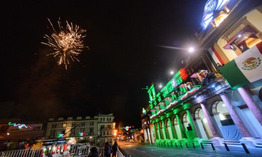 En medio de estrictas medidas de seguridad e higiene el gobernador de Veracruz, Cuitláhuac García Jiménez, encabezó la ceremonia del Grito de Independencia en el Palacio de Gobierno. Debido al confinamiento se realizó sin público ni artistas como era tradición y sólo pudo ser apreciado por señal de televisión y transmisión vía internet. 