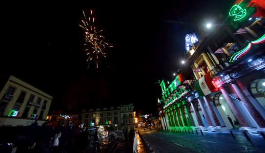 En medio de estrictas medidas de seguridad e higiene el gobernador de Veracruz, Cuitláhuac García Jiménez, encabezó la ceremonia del Grito de Independencia en el Palacio de Gobierno. Debido al confinamiento se realizó sin público ni artistas como era tradición y sólo pudo ser apreciado por señal de televisión y transmisión vía internet. 