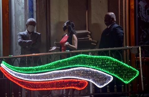 En medio de estrictas medidas de seguridad e higiene el gobernador de Veracruz, Cuitláhuac García Jiménez, encabezó la ceremonia del Grito de Independencia en el Palacio de Gobierno. Debido al confinamiento se realizó sin público ni artistas como era tradición y sólo pudo ser apreciado por señal de televisión y transmisión vía internet.  
