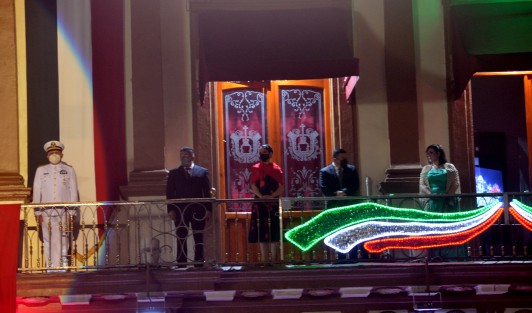En medio de estrictas medidas de seguridad e higiene el gobernador de Veracruz, Cuitláhuac García Jiménez, encabezó la ceremonia del Grito de Independencia en el Palacio de Gobierno. Debido al confinamiento se realizó sin público ni artistas como era tradición y sólo pudo ser apreciado por señal de televisión y transmisión vía internet.  