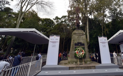 A la que se quedó esperando  el padre de la Patria, Miguel Hidalgo, fue a la Fiscal General Verónica Hernández Giadans quien por razones desconocidas no llegó a la guardia de Honor