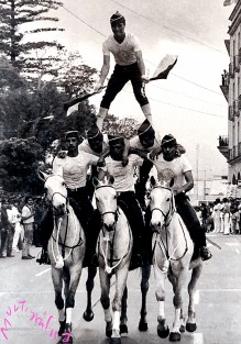 Años 90s, cuando la población participaba más activamente y respetuosamente en los desfiles de las fiestas patrias