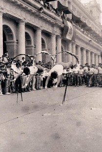 Años 90s, cuando la población participaba más activamente y respetuosamente en los desfiles de las fiestas patrias 