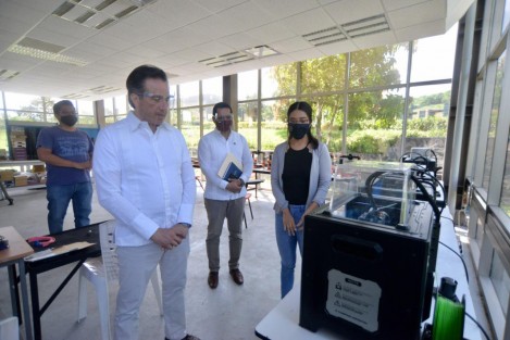 El mandatario estatal también  constató el gran nivel con el que cuentan los alumnos en el área de robótica, ganando varios premios a nivel internacional. 