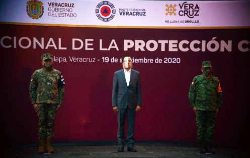 El gobernador de Veracruz, Cuitláhuac García Jiménez, encabezó la ceremonia conmemorativa al Día Nacional de la Protección Civil, en el parque Benito Juárez de la ciudad de Xalapa, en homenaje a las víctimas de los terremotos de 1985 y 2017. Presentes la titular de la SPC, Guadalupe Osorno; de la SEV, Zenyazen Escobar; la presidenta del TSJ, Sofía Martínez, así como representantes del Ejército y SEMAR.El gobernador de Veracruz, Cuitláhuac García Jiménez, encabezó la ceremonia conmemorativa al Día Nacional de la Protección Civil, en el parque Benito Juárez de la ciudad de Xalapa, en homenaje a las víctimas de los terremotos de 1985 y 2017. Presentes la titular de la SPC, Guadalupe Osorno; de la SEV, Zenyazen Escobar; la presidenta del TSJ, Sofía Martínez, así como representantes del Ejército y SEMAR.