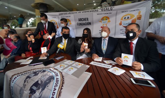 Integrantes de la Fundación Archer, del ex aspirante a la alcaldía de Xalapa, Johnny Archer, anunciaron su <em>campaña Úsalo</em>, que busca promover el uso de cubrebocas, y de esta manera bajar la tasa de contagios por COVID-19.  Con este único motivo estarán recorriendo las colonias de Xalapa.