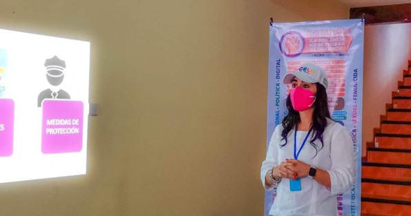 En el taller Prevención de violencia contra la mujer se dan conocer temas importantes como lo son: Los roles de género, expectativas sociales de la mujer, machismo, la violencia contra la mujer,  autoestima,  empoderamiento femenino y los pasos a seguir para acabar con la violencia, así como toda la información para actuar  de manera legal en casos de violencia.
 