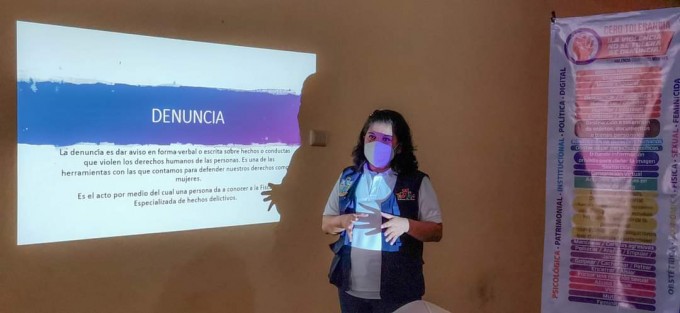 En el taller Prevención de violencia contra la mujer se dan conocer temas importantes como lo son: Los roles de género, expectativas sociales de la mujer, machismo, la violencia contra la mujer,  autoestima,  empoderamiento femenino y los pasos a seguir para acabar con la violencia, así como toda la información para actuar  de manera legal en casos de violencia.
 