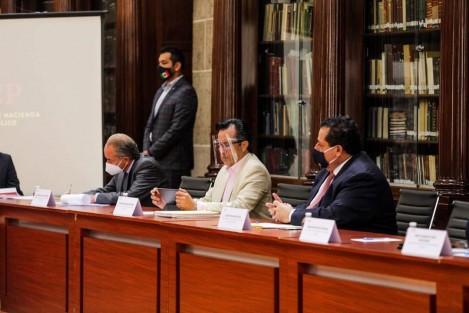 Dentro de los mecanismos analizados por la CONAGO están los créditos a corto plazo que se catalogan como deuda, pero que, a decir del Gobernador de Veracruz, finalmente se concluyen pagando por los gobiernos de las entidades; y que aunque han sido criticados por la opinión pública, hoy se convierten en una estrategia casi insalvable si la pretensión es cumplir con los egresos programados ante la caída de ingresos.