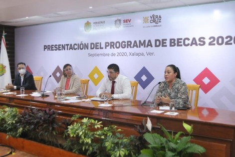 La Secretaría de Educación de Veracruz (SEV) dio a conocer el Programa Estatal de Becas 2020, respaldado por un presupuesto de 64 millones 947 mil 500 pesos, que se implementará en seis modalidades para sumar un total de 28 mil 895 apoyos.