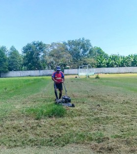 En actividades de Fomento Deportivo del Ayuntamiento, Hoy se Concluyen los trabajos de poda y mejora en la cancha chica del Campo Deportivo el Magueyal, además se delimitaron las áreas del campo.