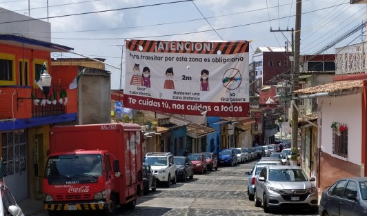 Vecinos vigilantes en el barrio Xallitic. Aunque según datos oficiales los delitos han dismunuído