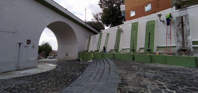 Trabajos de mantenimiento en el barrio de Xallitic.  Una mano de pintura y trabajos de jardinería, además de la reactivación de  las fuentes, para el turismo de pandemia y xalapeños paseadores. 