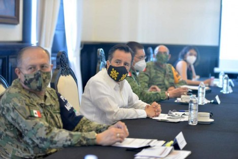 El Gobernador de Veracruz expresó que las reuniones itinerantes permiten dialogar con la población y verificar las diversas acciones de gobierno. <em>Por eso estuvimos sesionando en Pueblo Viejo, Poza Rica, Catemaco, Rodríguez Clara, Tres Valles y hoy en el Puerto de Veracruz<em>.
