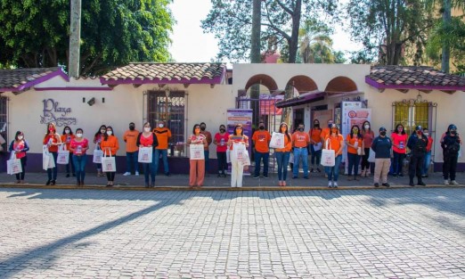 El Instituto Municipal de la Mujer a cargo de la Lic. Arely Loeza Molina; el H. Ayuntamiento de Teocelo representado por la Síndica Municipal, Zayra del Carmen Martínez Andrade, Titular de la Comisión de Equidad y Género, así como la Presidenta del Sistema Municipal DIF Teocelo, Mara Chama Villa, recibieron la visita de  la Secretaría Ejecutiva del Instituto Veracruzano de las Mujeres, Lic. Luz del Carmen Montero Morales y a su equipo de profesionales quienes brindaron atención a la ciudadanía. 