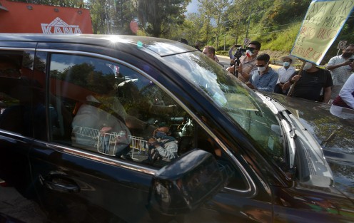  El presidente de México, Andrés Manuel López Obrador estuvo la tarde de este sábado en la ciudad de Xalapa, donde  se reunió con el Gobernador  Cuitláhuac Garcia y apenas una docena de invitados en las instalaciones del Museo de Ciencia y Tecnología de Veracruz, para evaluar los Programas de Bienestar Social. 