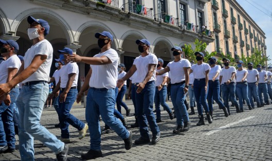 El director de Seguridad Ciudadana y Tránsito Municipal, Francisco Felipe Villa Campa encabezó un pequeño desfile por el centro de la capital donde participaron los Cadetes recién graduados de la Policía Municipal.  