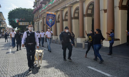 El director de Seguridad Ciudadana y Tránsito Municipal, Francisco Felipe Villa Campa encabezó un pequeño desfile por el centro de la capital donde participaron los Cadetes recién graduados de la Policía Municipal.  