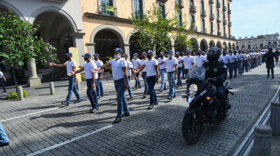 El director de Seguridad Ciudadana y Tránsito Municipal, Francisco Felipe Villa Campa encabezó un pequeño desfile por el centro de la capital donde participaron los Cadetes recién graduados de la Policía Municipal.  