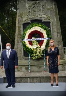 Funcionarios del OPLE encabezados por Alejandro Bonilla Bonilla, consejero presidente del Órgano Electoral, se dejaron  ver por el parque Los Berros, cuando acudieron a hacer guardia de honor al padre de la Patria. Con ofrenda floral y todo. 