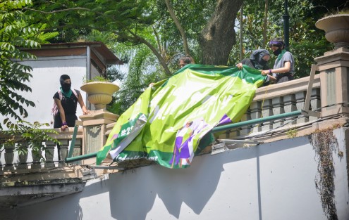 Aunque la marcha era en demanda de la legalización del aborto por cualquier causa, la misma sólo quedó en las mantas, pues el grueso de manifestantes se enfocó en descalificar a la policía y pedir la aparición de desaparecidos con  vida.  