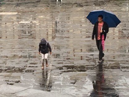 De martes al miércoles por la noche, tormentas y lluvias con acumulados de 5 a 30 mm de manera general, con máximas de 70 a 150 mm en cuencas del norte y sur. Este martes, viento del Norte con rachas superiores a 100 km/h en costas centro-sur, mayores a 80 km/h en la costa norte y llanuras del centro, y superiores a 70 km/h en llanura del norte y regiones montañosas entre Xalapa-Misantla y valle de Perote, disminuyendo hacia la noche.