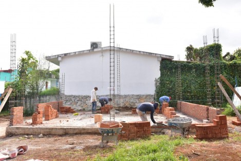 Dentro del programa 2020 de rehabilitación de espacios educativos, que contempla mil acciones en todo el estado, autoridades de la SEV supervisaron la construcción de un aula didáctica y barda perimetral en el preescolar Niños Héroes de la congregación El Barreal, municipio de Córdoba. 
