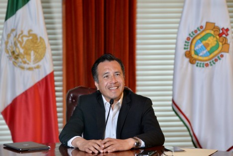 En nuestro gobierno estamos empeñados en que el turismo sea una de las palancas que ayude a la reactivación económica, afirmó el gobernador Cuitláhuac García Jiménez al inaugurar el Primer Congreso Nacional Virtual de Guías de Turistas 